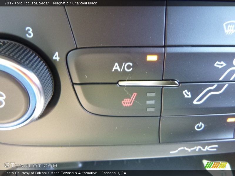 Magnetic / Charcoal Black 2017 Ford Focus SE Sedan