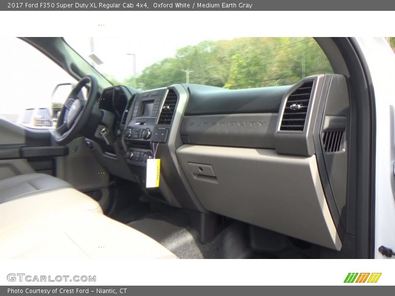 Oxford White / Medium Earth Gray 2017 Ford F350 Super Duty XL Regular Cab 4x4