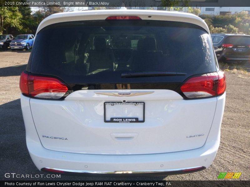 Bright White / Black/Alloy 2018 Chrysler Pacifica Limited