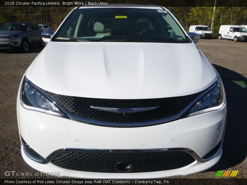 Bright White / Black/Alloy 2018 Chrysler Pacifica Limited