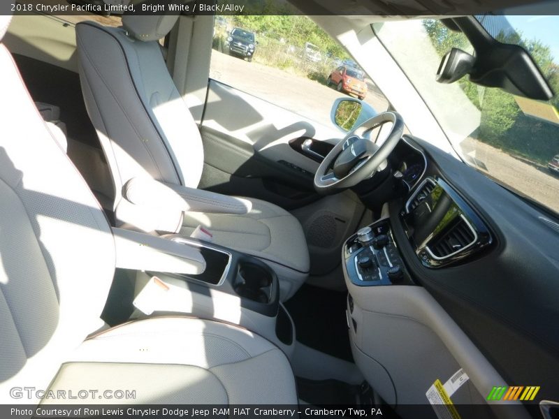 Bright White / Black/Alloy 2018 Chrysler Pacifica Limited