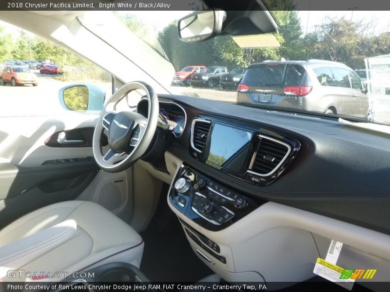 Bright White / Black/Alloy 2018 Chrysler Pacifica Limited