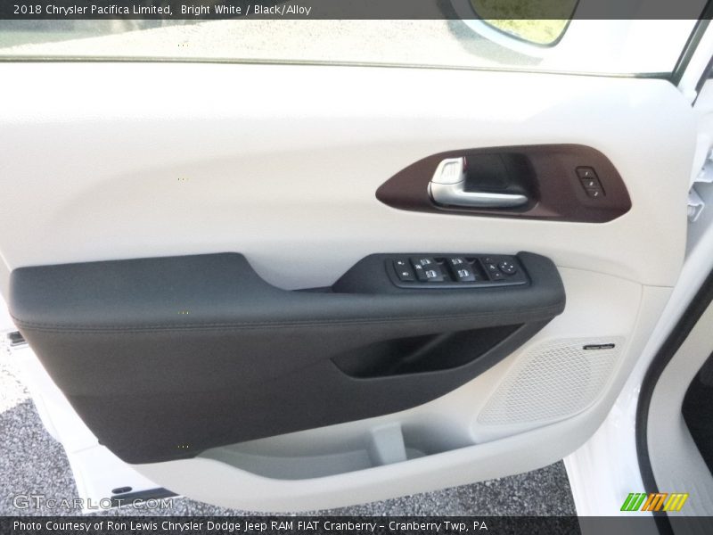 Bright White / Black/Alloy 2018 Chrysler Pacifica Limited