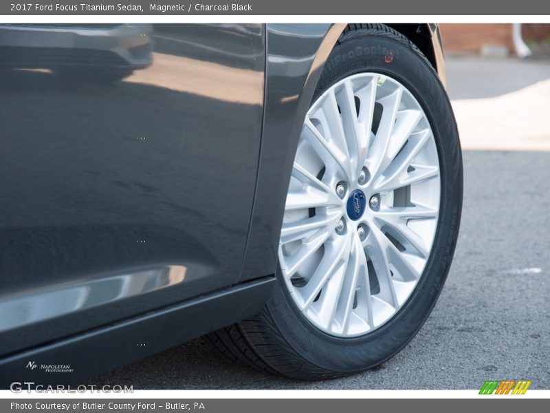 Magnetic / Charcoal Black 2017 Ford Focus Titanium Sedan