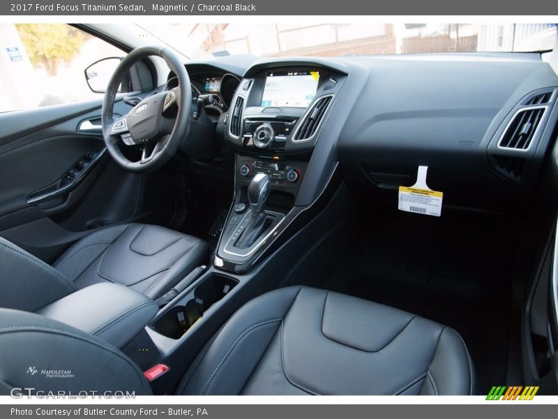 Magnetic / Charcoal Black 2017 Ford Focus Titanium Sedan
