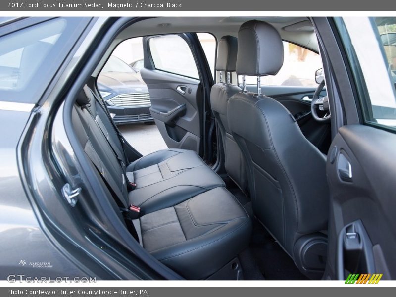 Magnetic / Charcoal Black 2017 Ford Focus Titanium Sedan