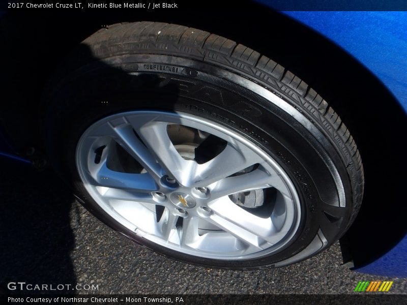 Kinetic Blue Metallic / Jet Black 2017 Chevrolet Cruze LT