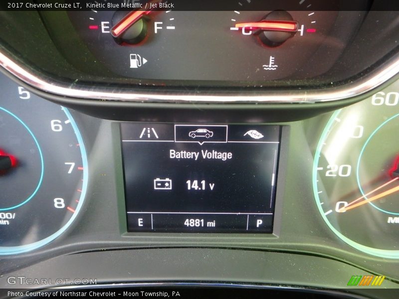 Kinetic Blue Metallic / Jet Black 2017 Chevrolet Cruze LT