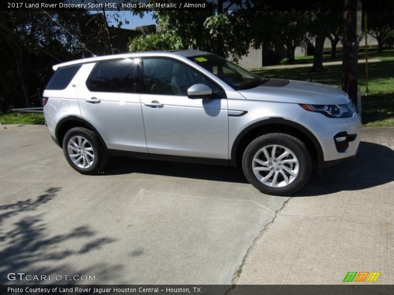 Indus Silver Metallic / Almond 2017 Land Rover Discovery Sport HSE