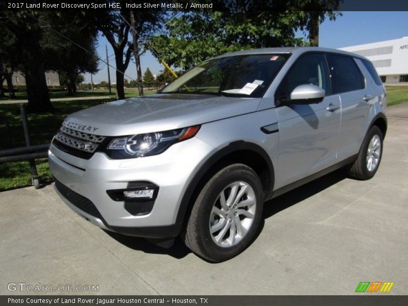 Indus Silver Metallic / Almond 2017 Land Rover Discovery Sport HSE