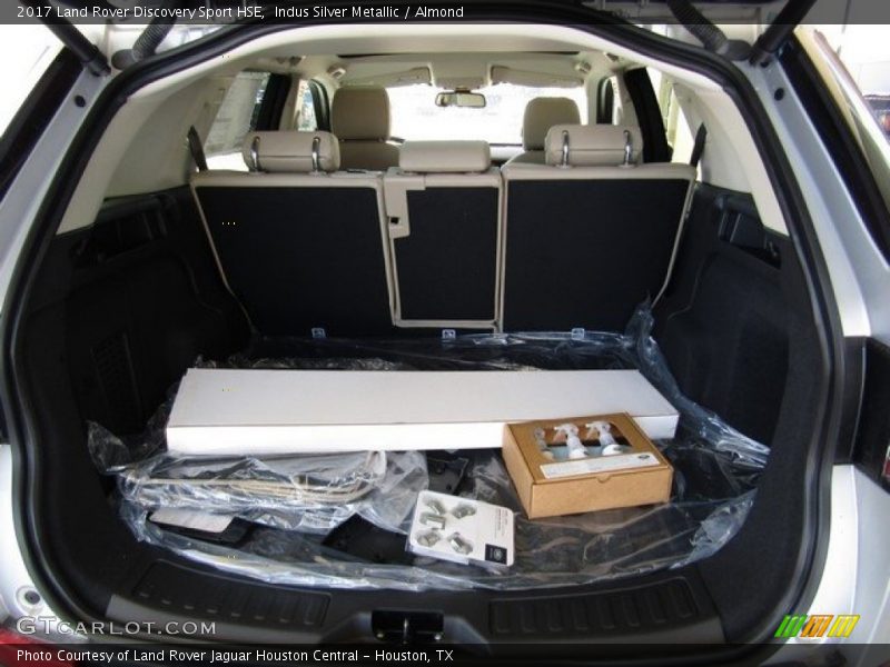 Indus Silver Metallic / Almond 2017 Land Rover Discovery Sport HSE