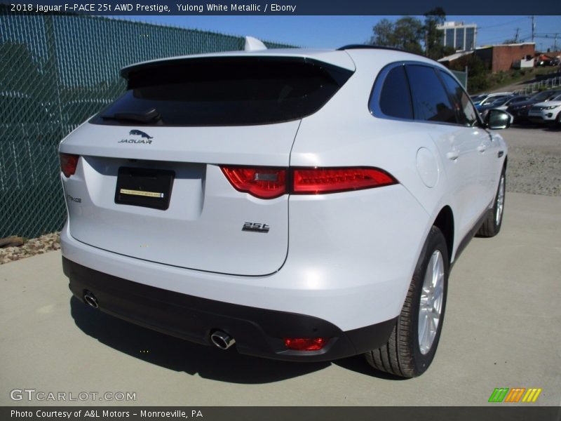 Yulong White Metallic / Ebony 2018 Jaguar F-PACE 25t AWD Prestige