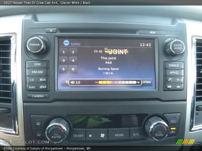 Glacier White / Black 2017 Nissan Titan SV Crew Cab 4x4