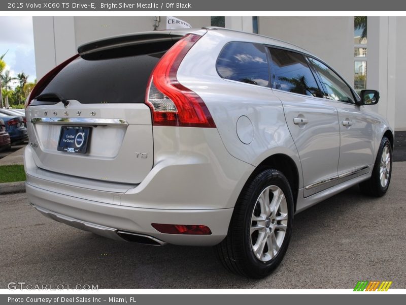 Bright Silver Metallic / Off Black 2015 Volvo XC60 T5 Drive-E