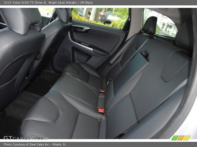 Bright Silver Metallic / Off Black 2015 Volvo XC60 T5 Drive-E