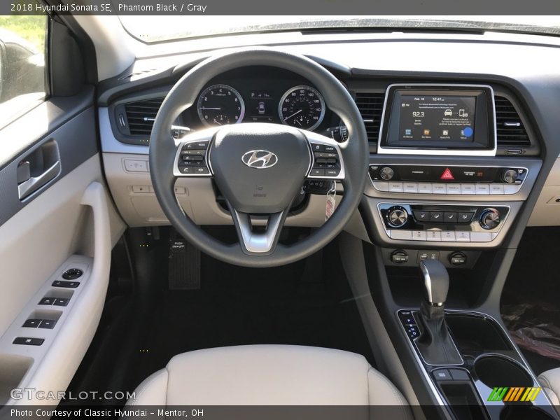Phantom Black / Gray 2018 Hyundai Sonata SE