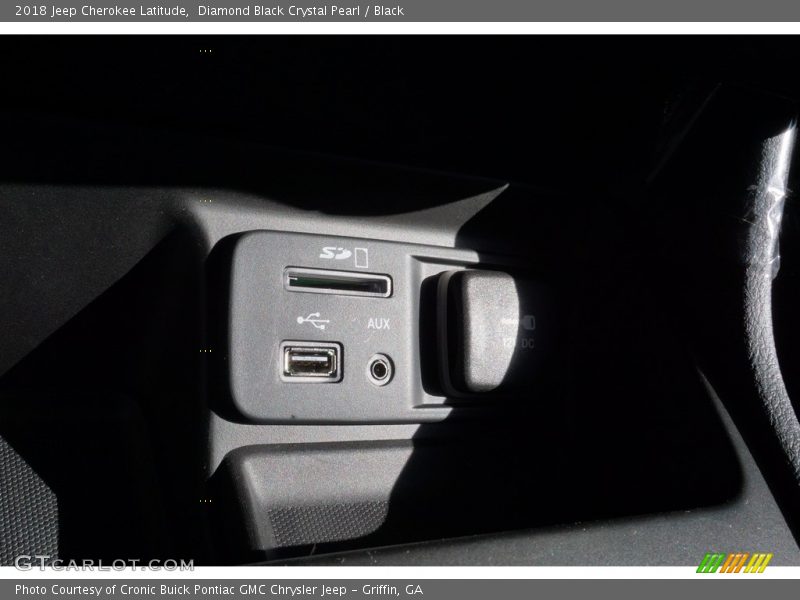 Diamond Black Crystal Pearl / Black 2018 Jeep Cherokee Latitude