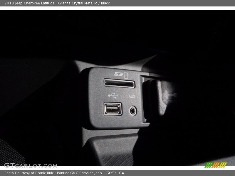 Granite Crystal Metallic / Black 2018 Jeep Cherokee Latitude