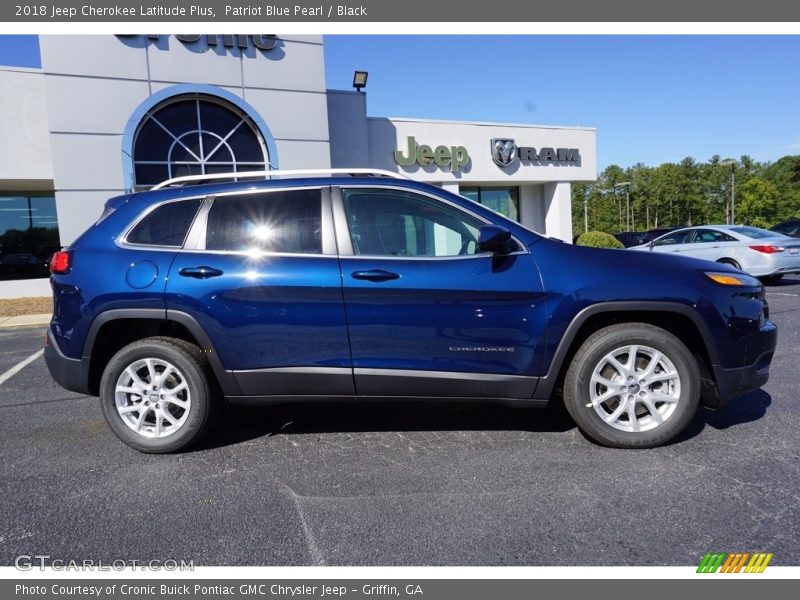 Patriot Blue Pearl / Black 2018 Jeep Cherokee Latitude Plus