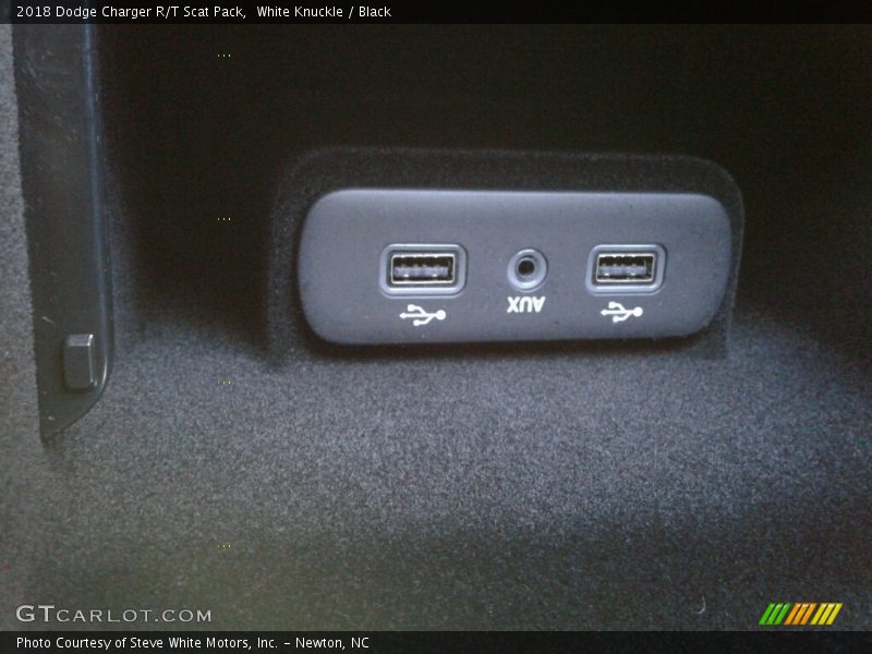 White Knuckle / Black 2018 Dodge Charger R/T Scat Pack