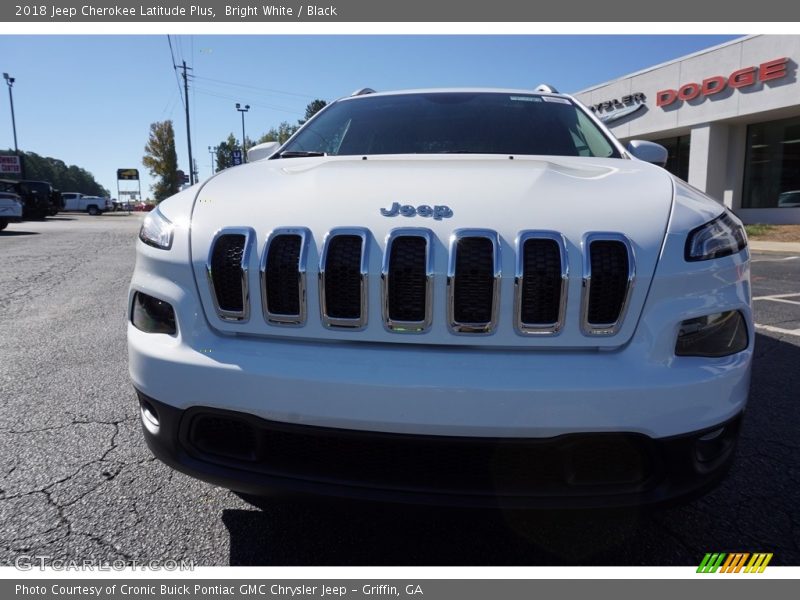 Bright White / Black 2018 Jeep Cherokee Latitude Plus