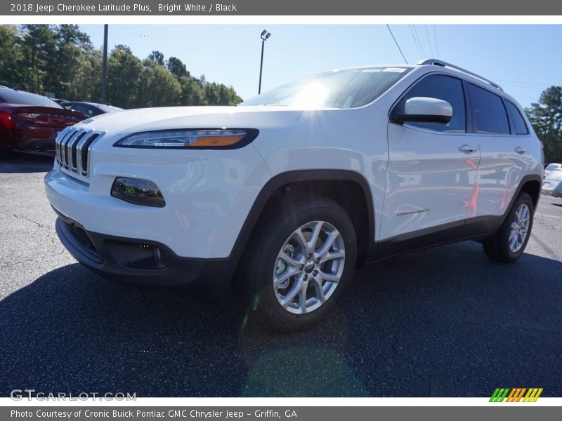 Bright White / Black 2018 Jeep Cherokee Latitude Plus