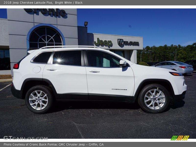 Bright White / Black 2018 Jeep Cherokee Latitude Plus