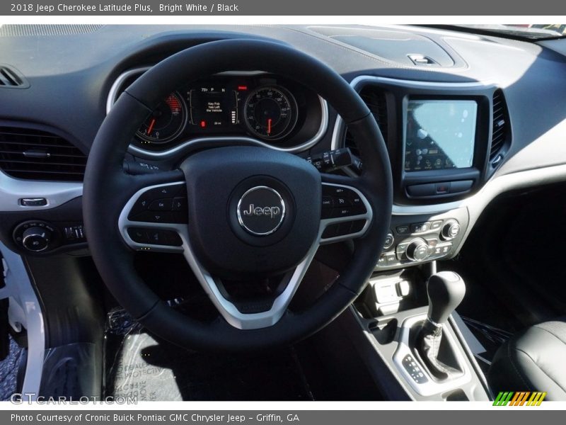 Bright White / Black 2018 Jeep Cherokee Latitude Plus