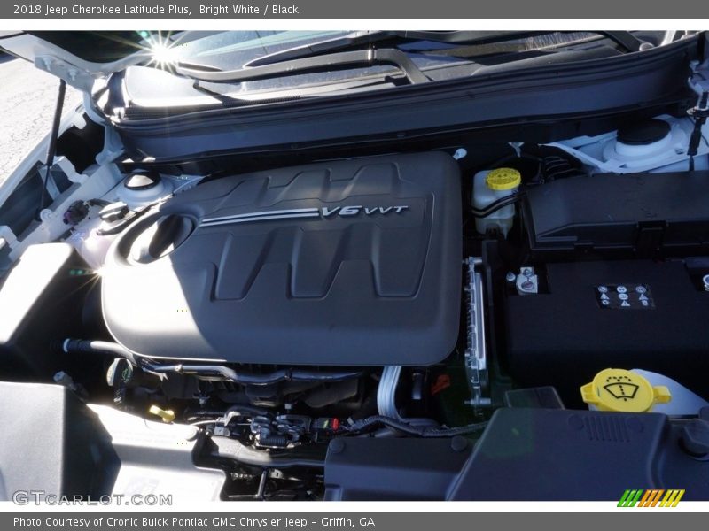 Bright White / Black 2018 Jeep Cherokee Latitude Plus