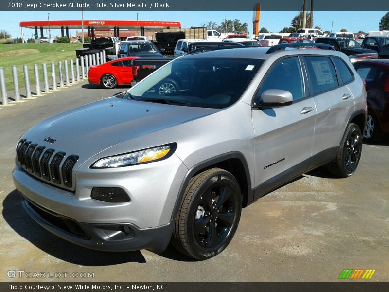 Front 3/4 View of 2018 Cherokee Altitude