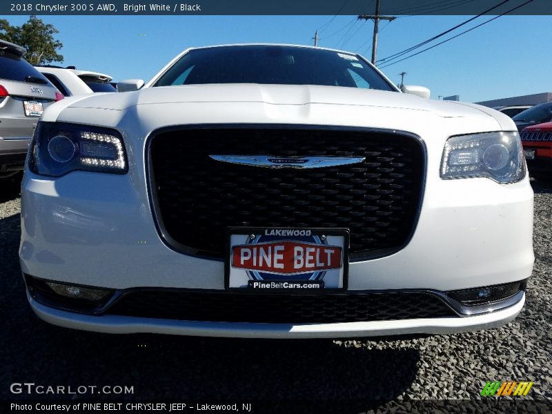 Bright White / Black 2018 Chrysler 300 S AWD