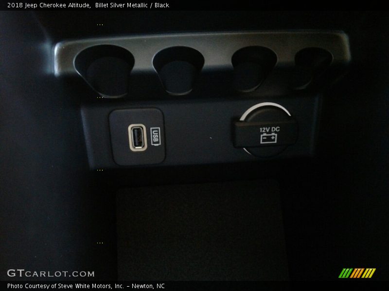Billet Silver Metallic / Black 2018 Jeep Cherokee Altitude