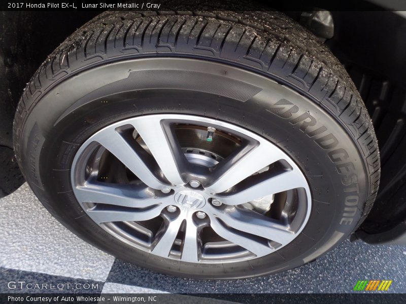 Lunar Silver Metallic / Gray 2017 Honda Pilot EX-L