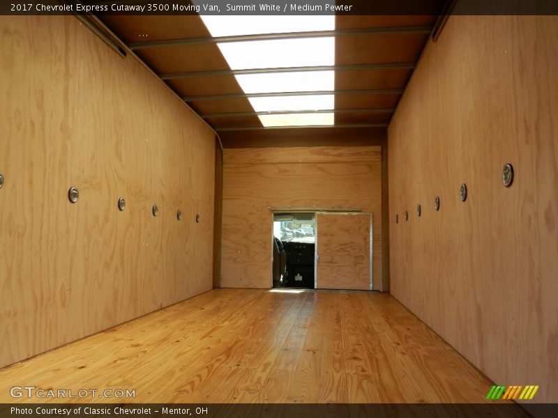 Summit White / Medium Pewter 2017 Chevrolet Express Cutaway 3500 Moving Van