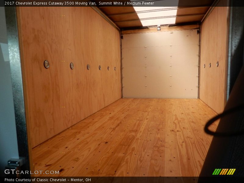 Summit White / Medium Pewter 2017 Chevrolet Express Cutaway 3500 Moving Van