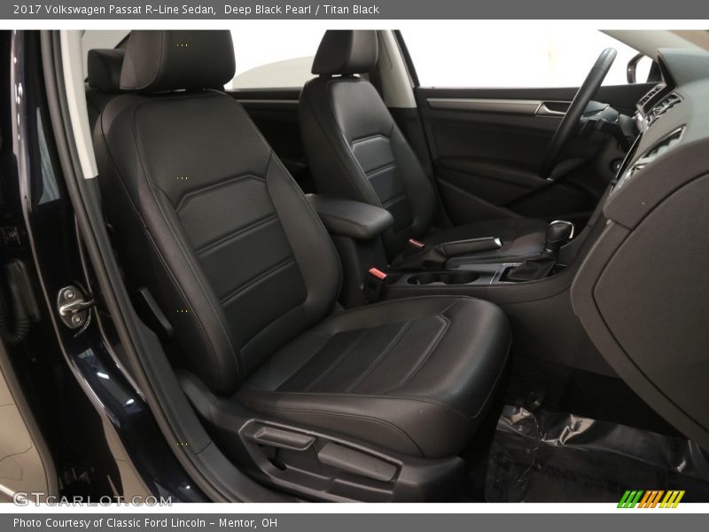 Deep Black Pearl / Titan Black 2017 Volkswagen Passat R-Line Sedan