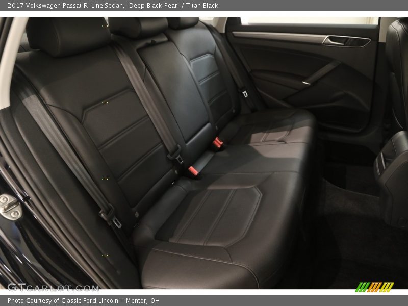 Deep Black Pearl / Titan Black 2017 Volkswagen Passat R-Line Sedan
