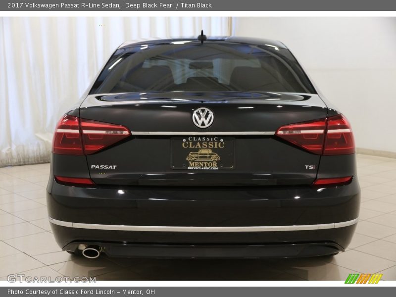 Deep Black Pearl / Titan Black 2017 Volkswagen Passat R-Line Sedan