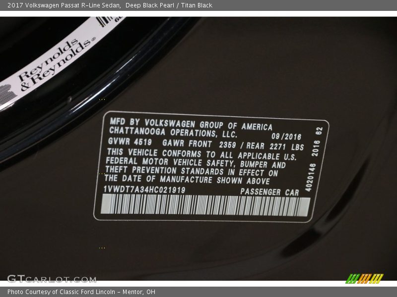 Deep Black Pearl / Titan Black 2017 Volkswagen Passat R-Line Sedan