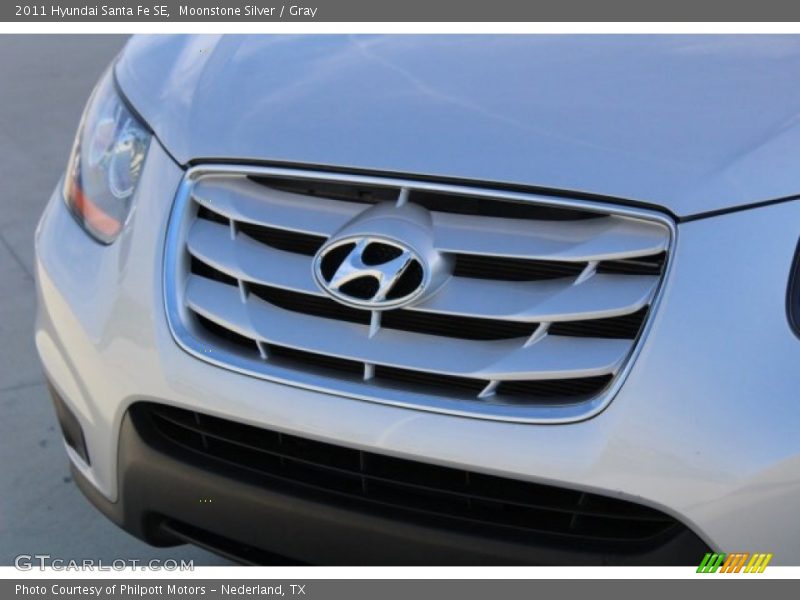 Moonstone Silver / Gray 2011 Hyundai Santa Fe SE