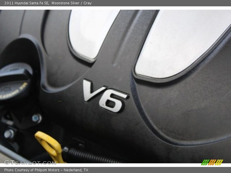 Moonstone Silver / Gray 2011 Hyundai Santa Fe SE