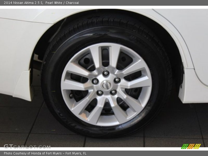 Pearl White / Charcoal 2014 Nissan Altima 2.5 S