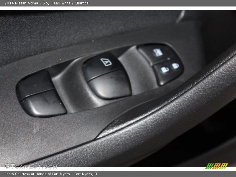 Pearl White / Charcoal 2014 Nissan Altima 2.5 S