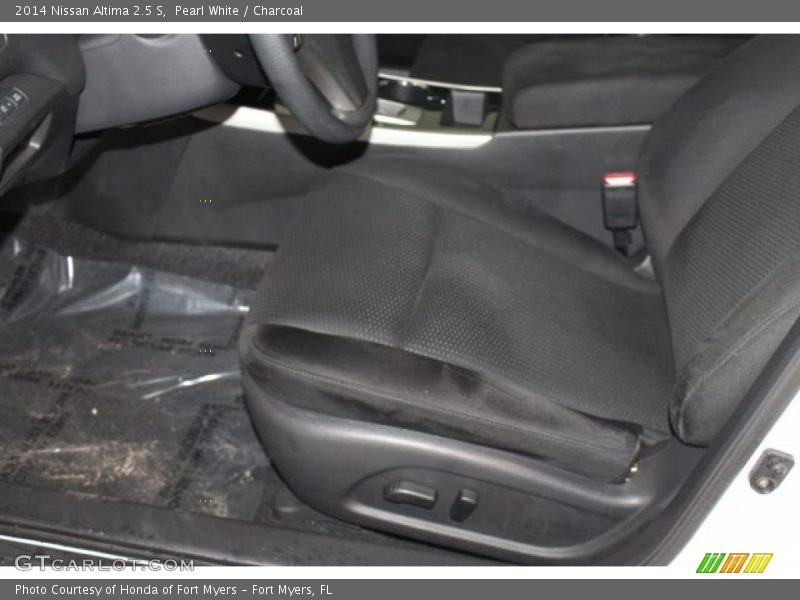 Pearl White / Charcoal 2014 Nissan Altima 2.5 S