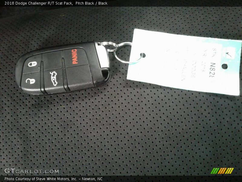 Pitch Black / Black 2018 Dodge Challenger R/T Scat Pack