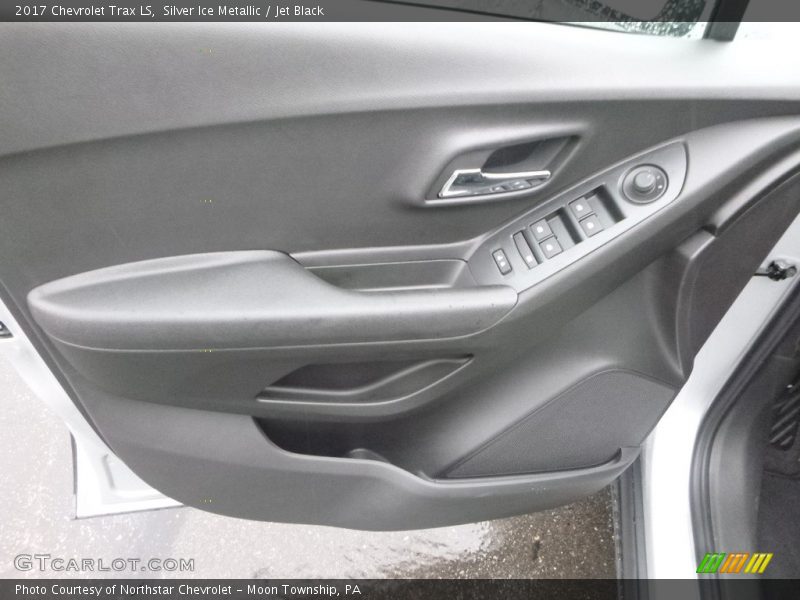 Silver Ice Metallic / Jet Black 2017 Chevrolet Trax LS