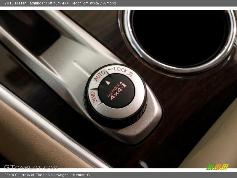 Moonlight White / Almond 2013 Nissan Pathfinder Platinum 4x4
