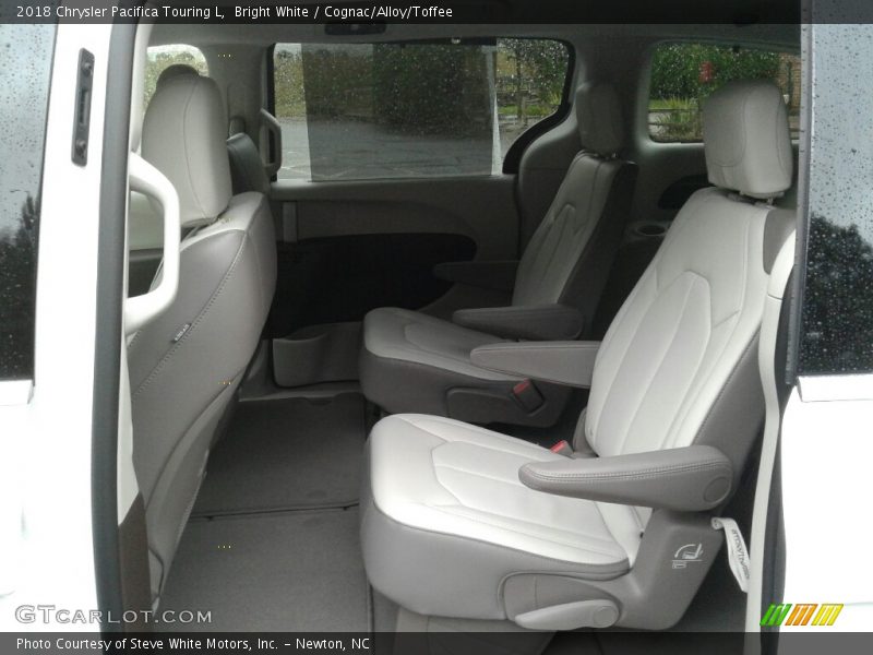 Bright White / Cognac/Alloy/Toffee 2018 Chrysler Pacifica Touring L