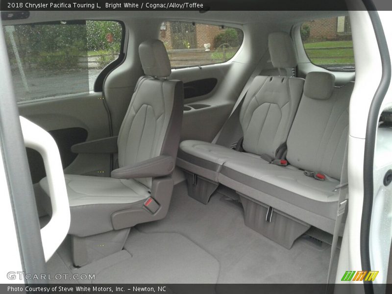Bright White / Cognac/Alloy/Toffee 2018 Chrysler Pacifica Touring L