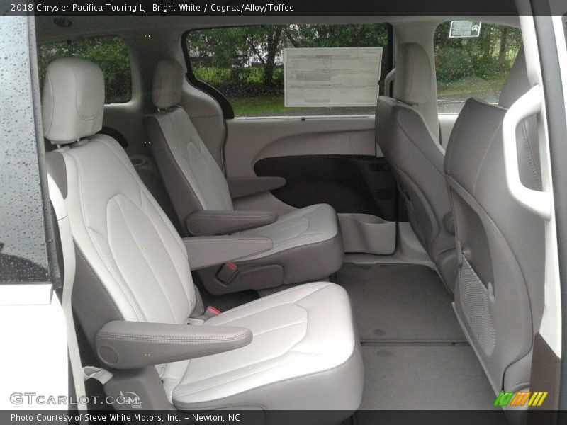 Bright White / Cognac/Alloy/Toffee 2018 Chrysler Pacifica Touring L
